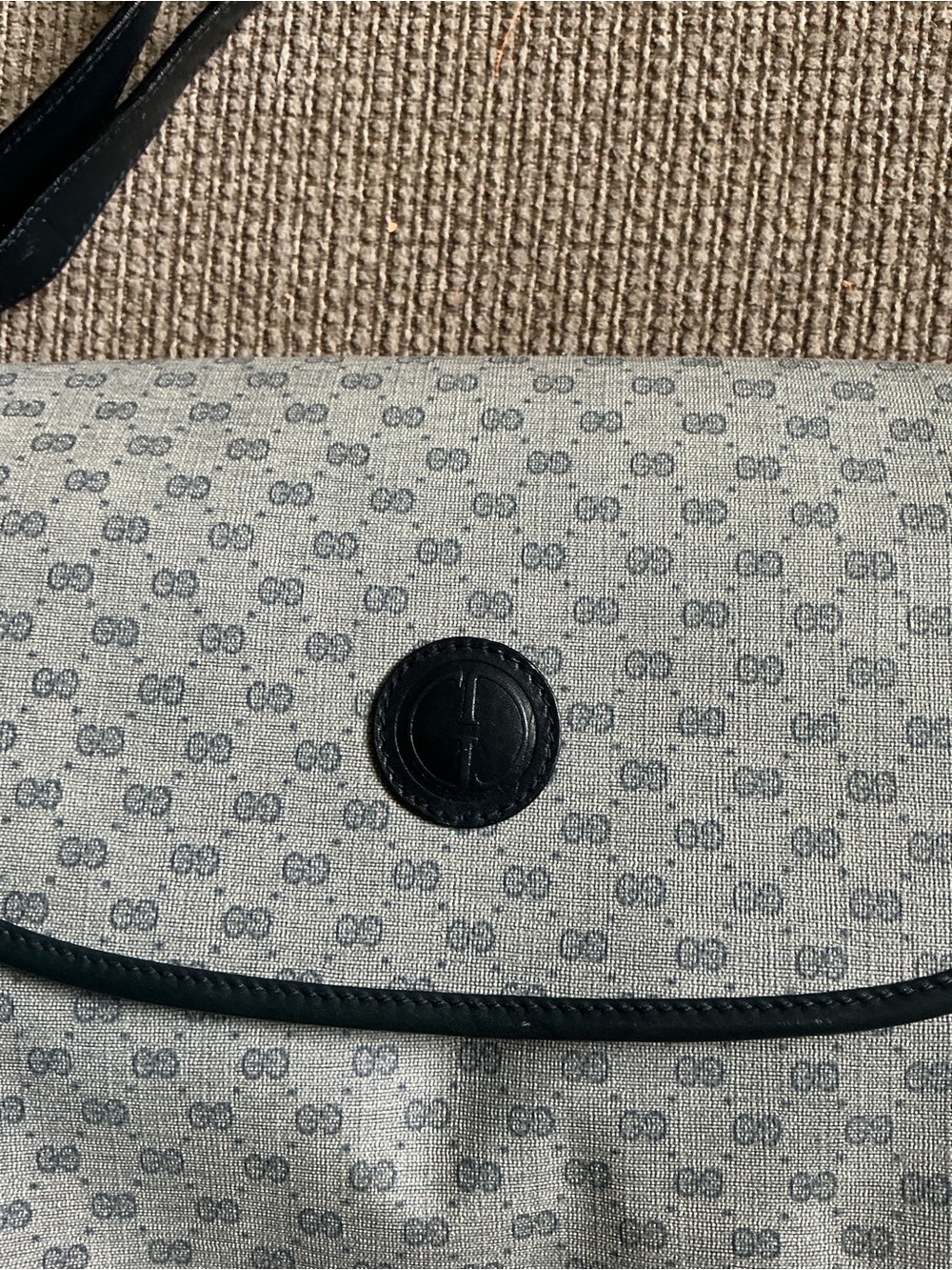 GUCCI Classic Monogram Crossbody Bag in Light Gray and Black - Picture 2 of 16